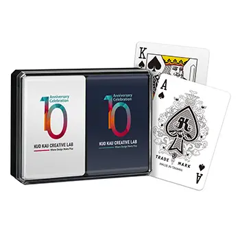Individuell gestaltete Spielkarten – 310 g/m² Papier in einer D303 Poker-Doppeldeck-Kunststoffbox – Firmenjubiläumsgeschenk / Souvenir